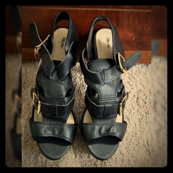 Women's Sandles with heels. - Picture 1 of 3